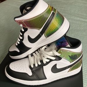 Air Jordan 1 Mid SE - Men’s 8 - Heat Reactive